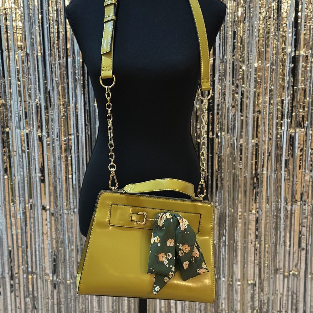 Steve Madden Elegant Green Handbag with Floral Scarf Accent perfect tote size